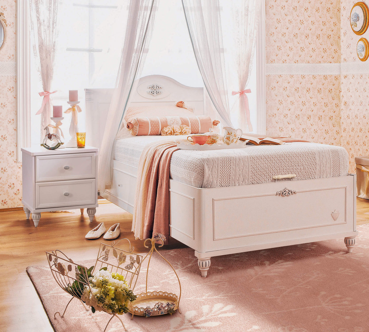 Romantic Bazalı Karyola