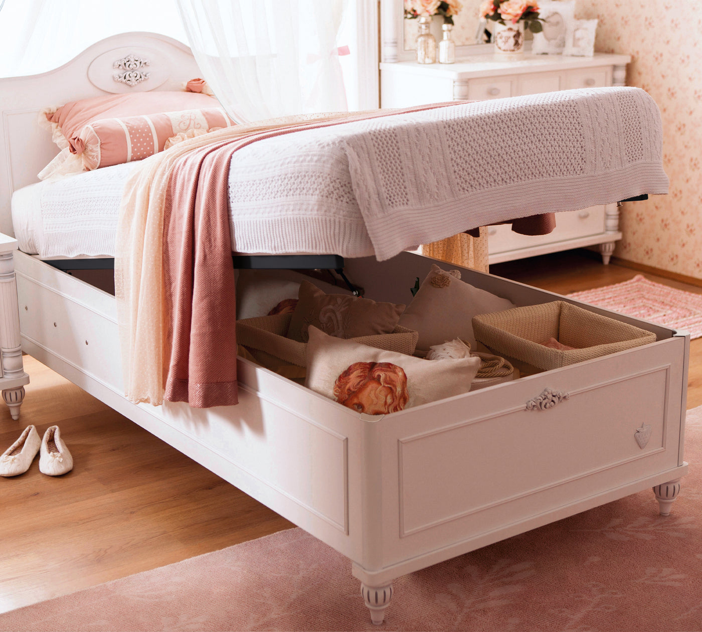 Romantic Bazalı Karyola